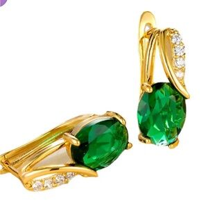 Luxurious Emerald and Gold Drop Earrings